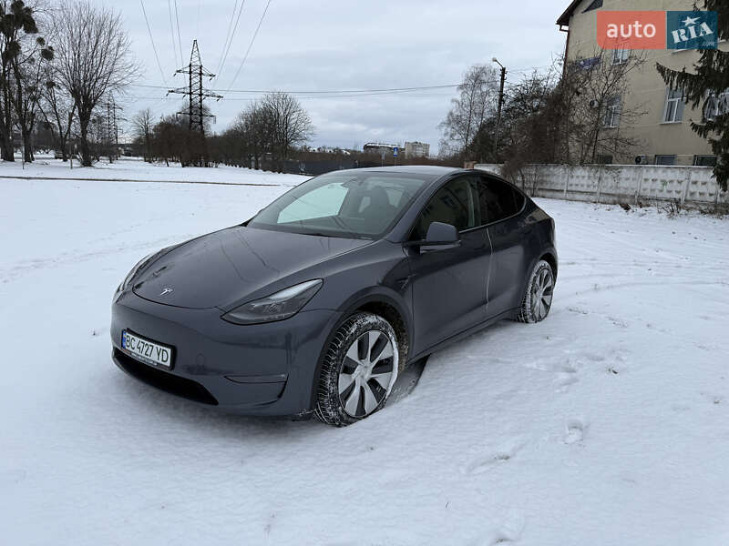 Tesla Model Y 2023