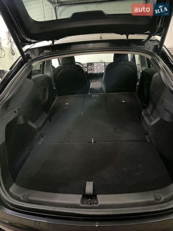 Внедорожник / Кроссовер Tesla Model Y 2024 в Львове