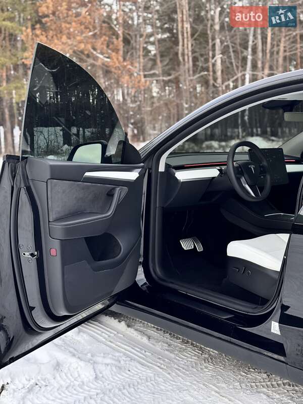 Внедорожник / Кроссовер Tesla Model Y 2024 в Харькове