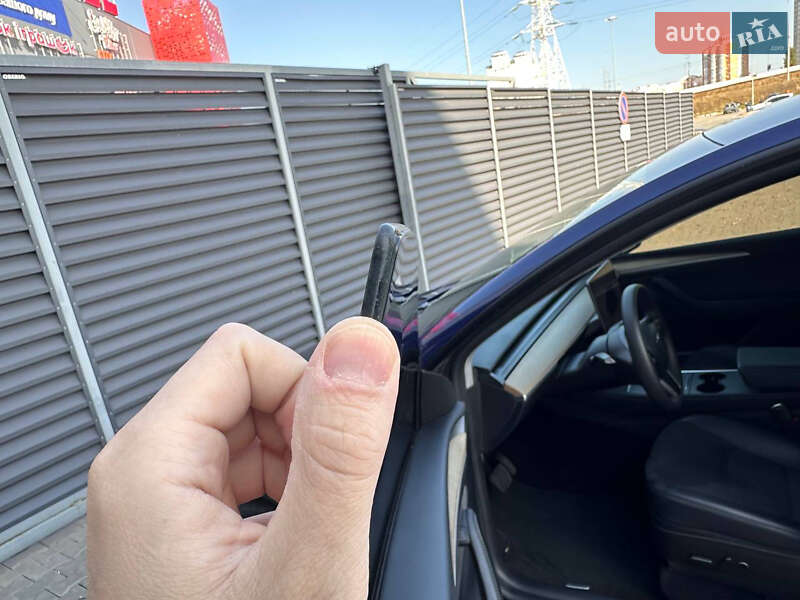 Внедорожник / Кроссовер Tesla Model Y 2023 в Киеве