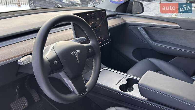 Внедорожник / Кроссовер Tesla Model Y 2024 в Киеве