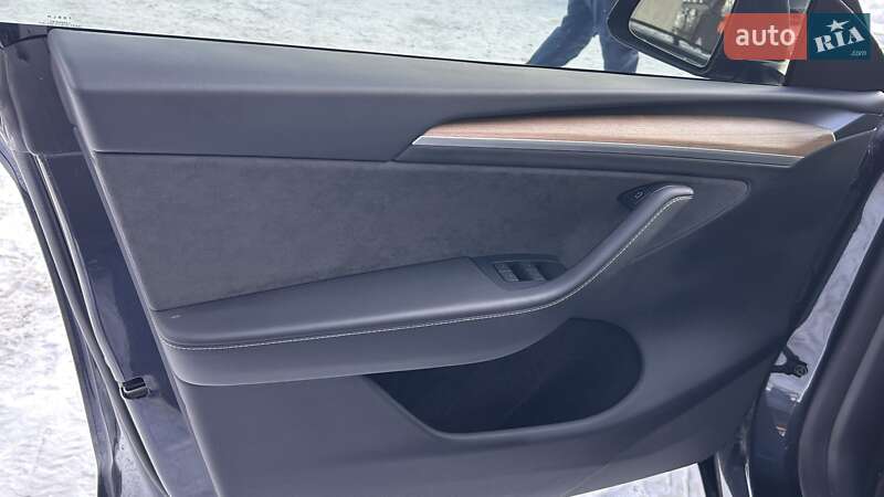 Внедорожник / Кроссовер Tesla Model Y 2024 в Киеве