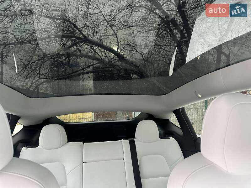 Внедорожник / Кроссовер Tesla Model Y 2022 в Киеве