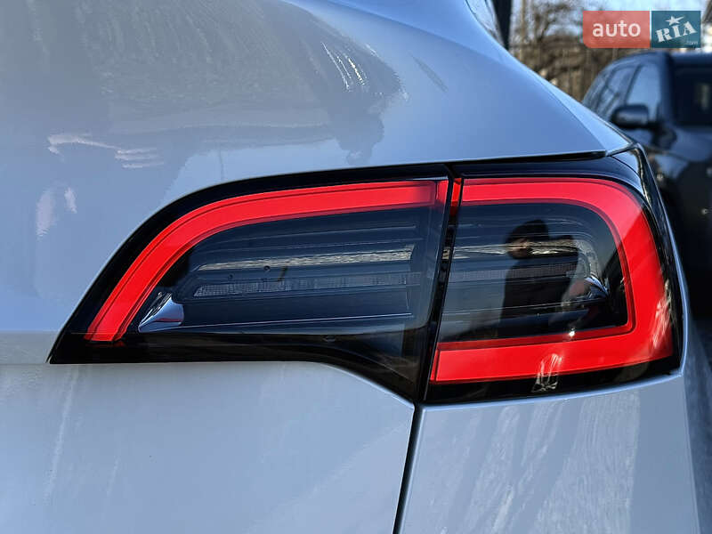 Внедорожник / Кроссовер Tesla Model Y 2024 в Стрые