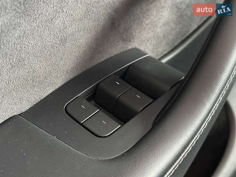 Позашляховик / Кросовер Tesla Model Y 2023 в Одесі фото 17 Позашляховик / Кросовер Tesla Model Y 2023 в Одесі