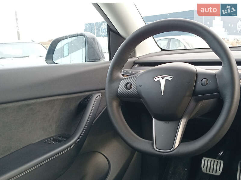 Внедорожник / Кроссовер Tesla Model Y 2022 в Львове