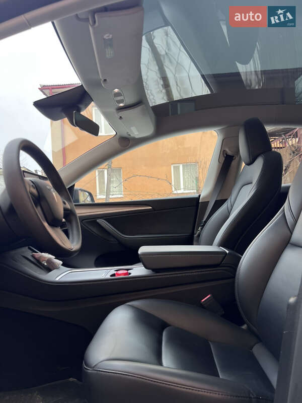 Позашляховик / Кросовер Tesla Model Y 2024 в Чернівцях фото 6 Позашляховик / Кросовер Tesla Model Y 2024 в Чернівцях