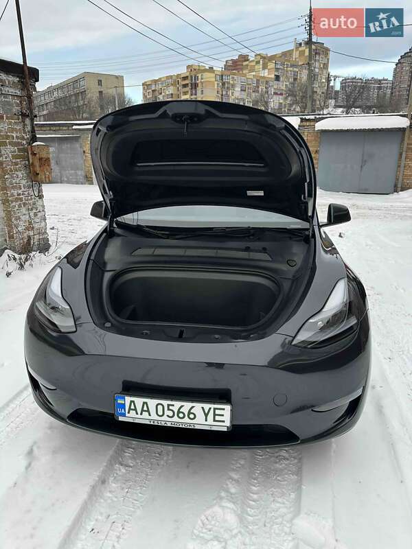 Внедорожник / Кроссовер Tesla Model Y 2024 в Киеве