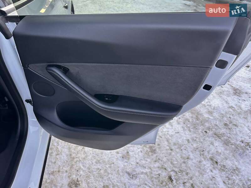 Внедорожник / Кроссовер Tesla Model Y 2020 в Львове