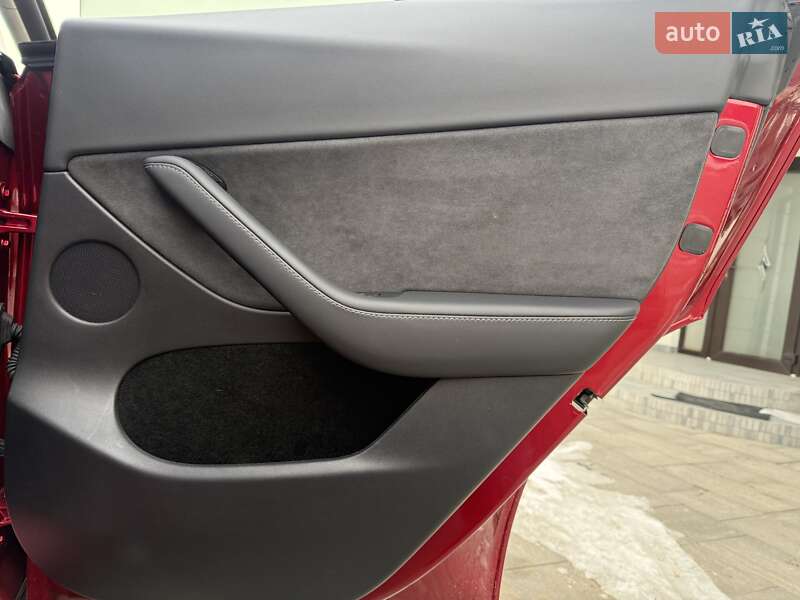 Внедорожник / Кроссовер Tesla Model Y 2024 в Ивано-Франковске