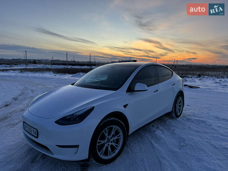 Позашляховик / Кросовер Tesla Model Y 2023 в Києві фото 6 Позашляховик / Кросовер Tesla Model Y 2023 в Києві
