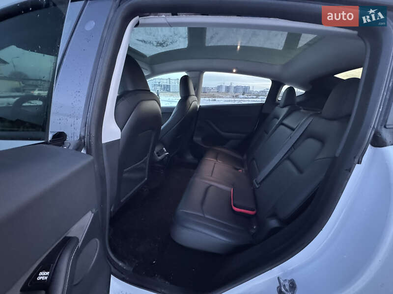 Позашляховик / Кросовер Tesla Model Y 2023 в Києві фото 12 Позашляховик / Кросовер Tesla Model Y 2023 в Києві