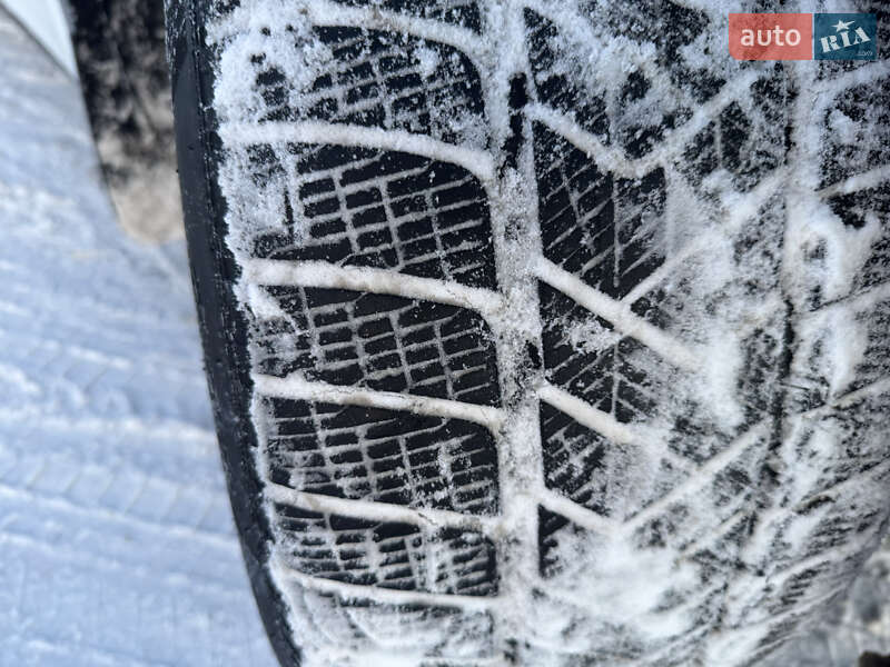 Позашляховик / Кросовер Tesla Model Y 2023 в Києві фото 24 Позашляховик / Кросовер Tesla Model Y 2023 в Києві