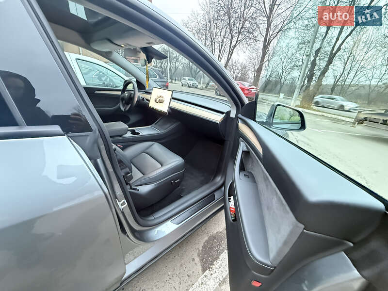 Внедорожник / Кроссовер Tesla Model Y 2025 в Ровно