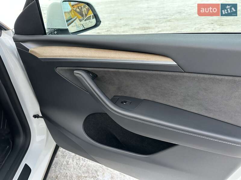 Внедорожник / Кроссовер Tesla Model Y 2022 в Житомире