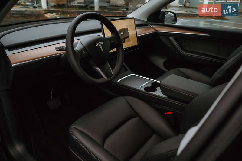 Внедорожник / Кроссовер Tesla Model Y 2024 в Запорожье