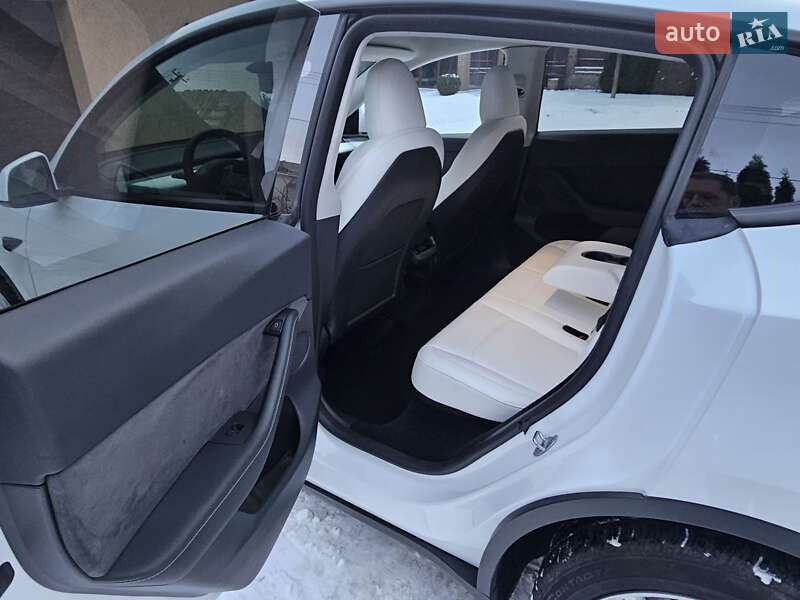 Внедорожник / Кроссовер Tesla Model Y 2023 в Львове