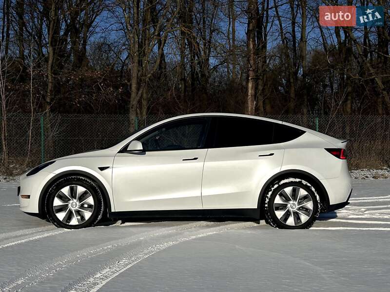 Внедорожник / Кроссовер Tesla Model Y 2023 в Львове