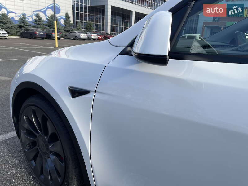 Позашляховик / Кросовер Tesla Model Y 2023 в Києві