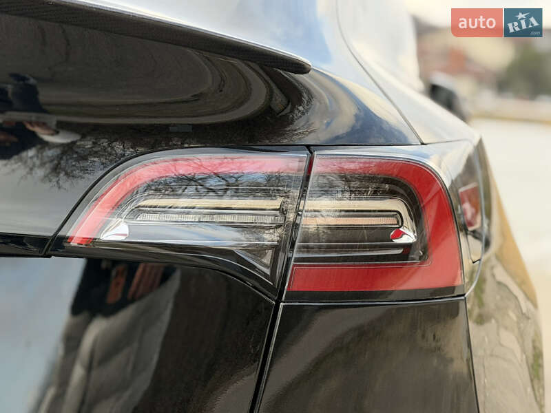 Позашляховик / Кросовер Tesla Model Y 2021 в Дніпрі