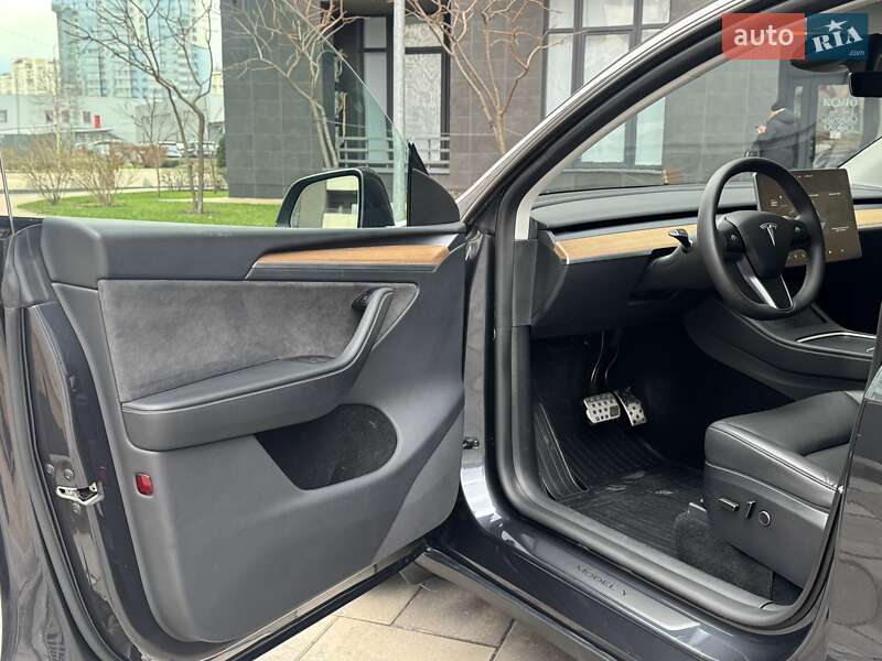 Внедорожник / Кроссовер Tesla Model Y 2024 в Киеве