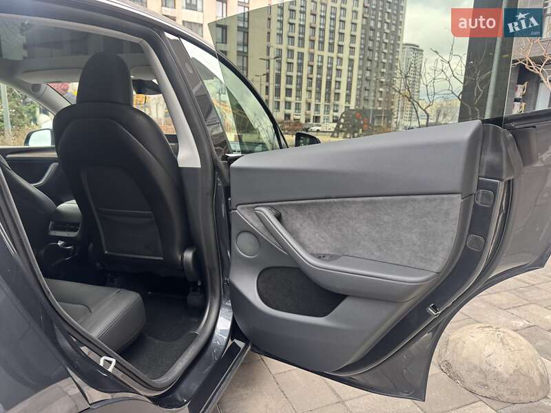 Внедорожник / Кроссовер Tesla Model Y 2024 в Киеве