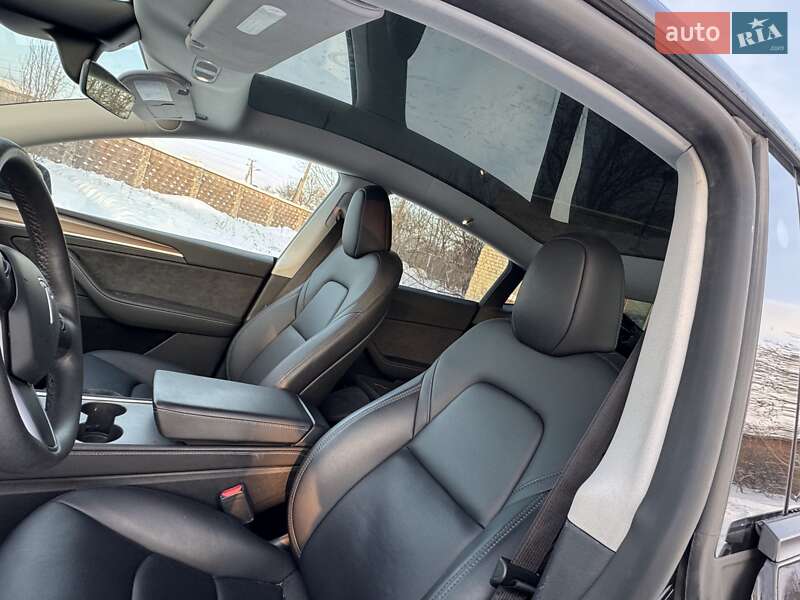 Внедорожник / Кроссовер Tesla Model Y 2024 в Сарнах