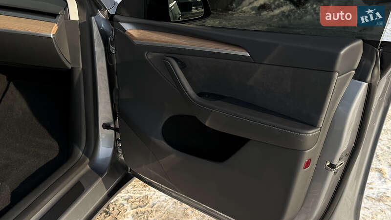 Внедорожник / Кроссовер Tesla Model Y 2024 в Виннице