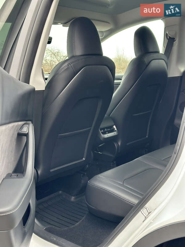 Внедорожник / Кроссовер Tesla Model Y 2023 в Киеве