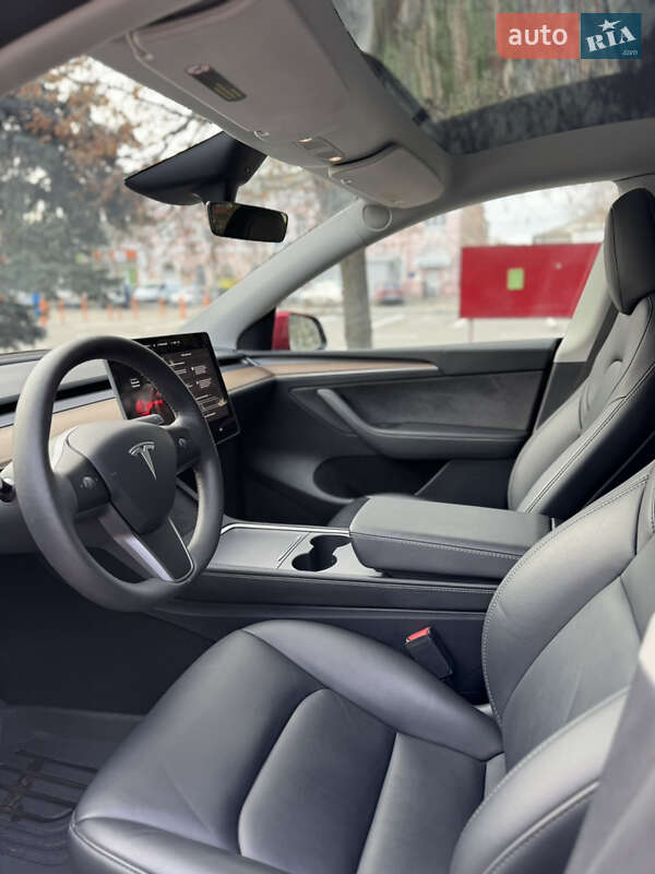 Внедорожник / Кроссовер Tesla Model Y 2024 в Новомосковске