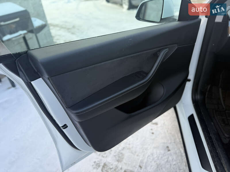 Внедорожник / Кроссовер Tesla Model Y 2021 в Львове