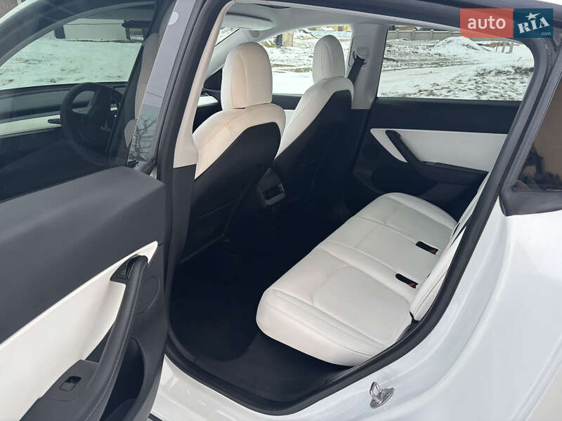 Внедорожник / Кроссовер Tesla Model Y 2021 в Черновцах