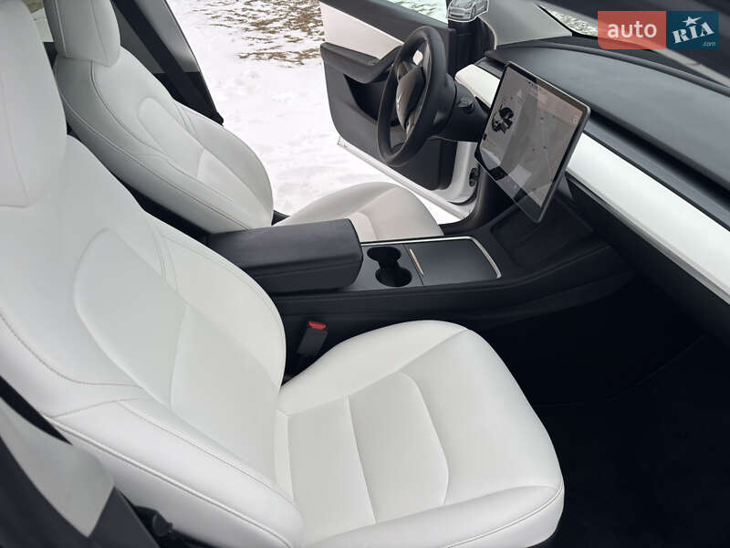 Внедорожник / Кроссовер Tesla Model Y 2021 в Черновцах