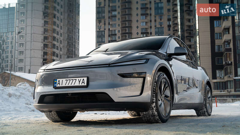 Внедорожник / Кроссовер Tesla Model Y 2025 в Киеве