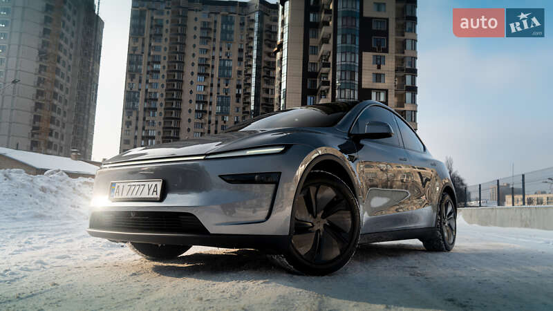 Внедорожник / Кроссовер Tesla Model Y 2025 в Киеве