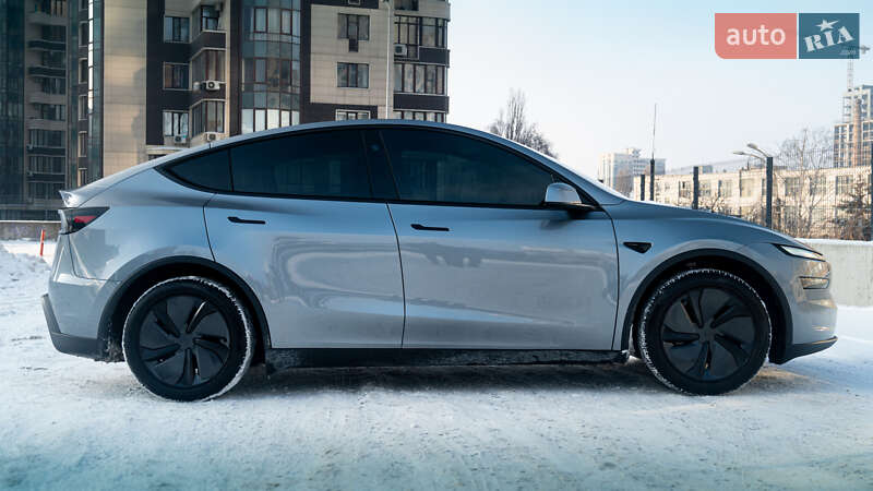 Внедорожник / Кроссовер Tesla Model Y 2025 в Киеве