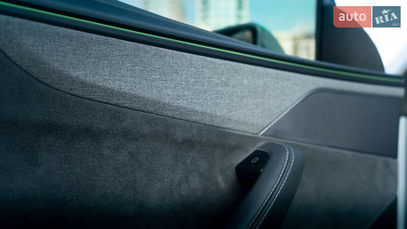 Внедорожник / Кроссовер Tesla Model Y 2025 в Киеве