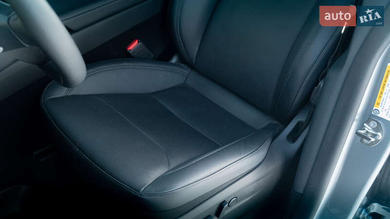 Внедорожник / Кроссовер Tesla Model Y 2025 в Киеве