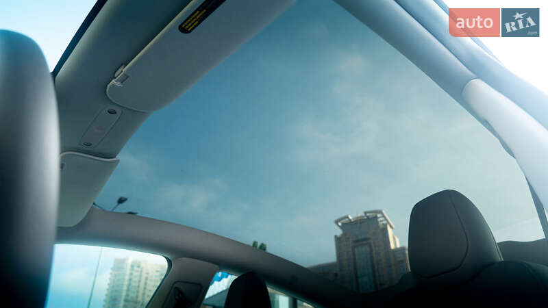 Внедорожник / Кроссовер Tesla Model Y 2025 в Киеве