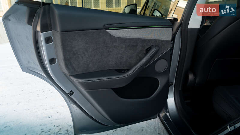 Внедорожник / Кроссовер Tesla Model Y 2025 в Киеве