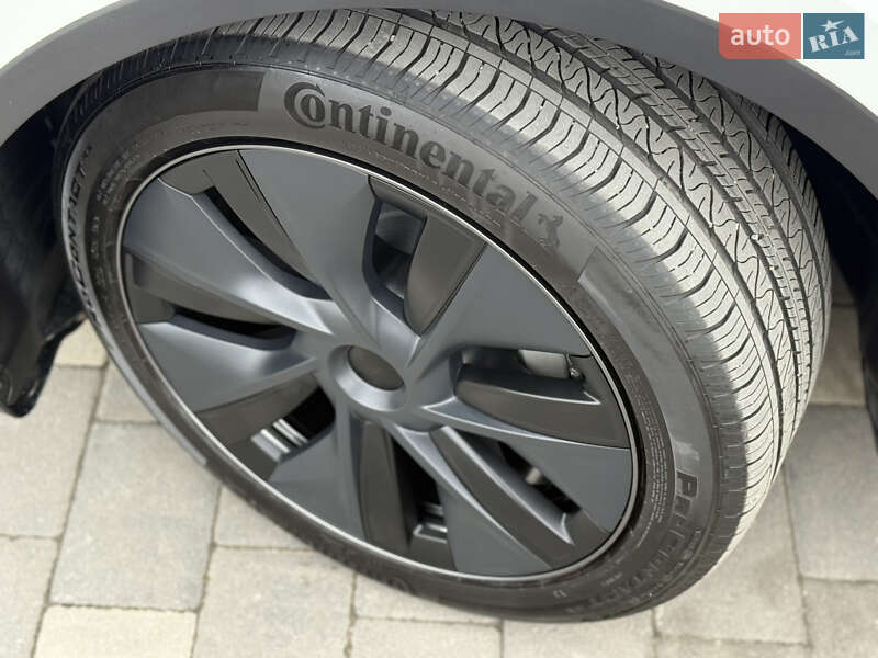 Внедорожник / Кроссовер Tesla Model Y 2024 в Дрогобыче