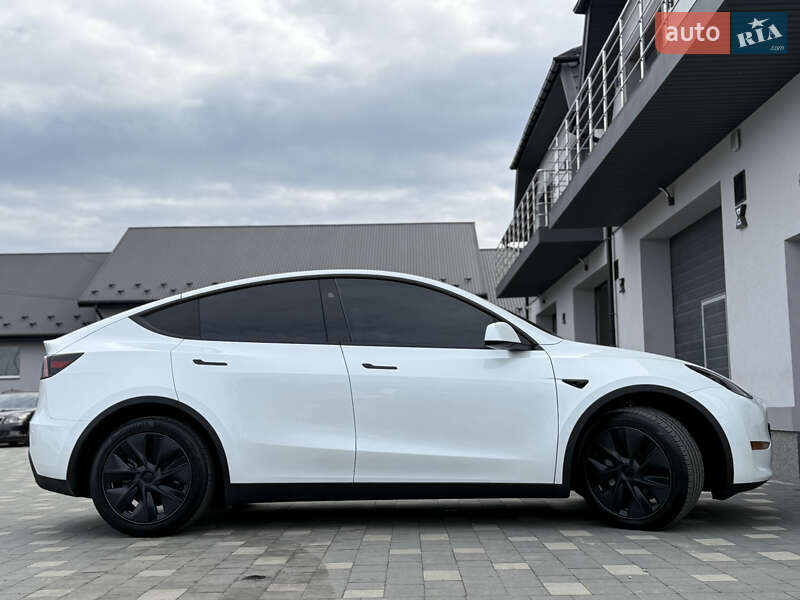 Внедорожник / Кроссовер Tesla Model Y 2024 в Дрогобыче