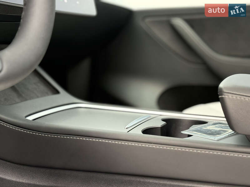 Внедорожник / Кроссовер Tesla Model Y 2024 в Дрогобыче