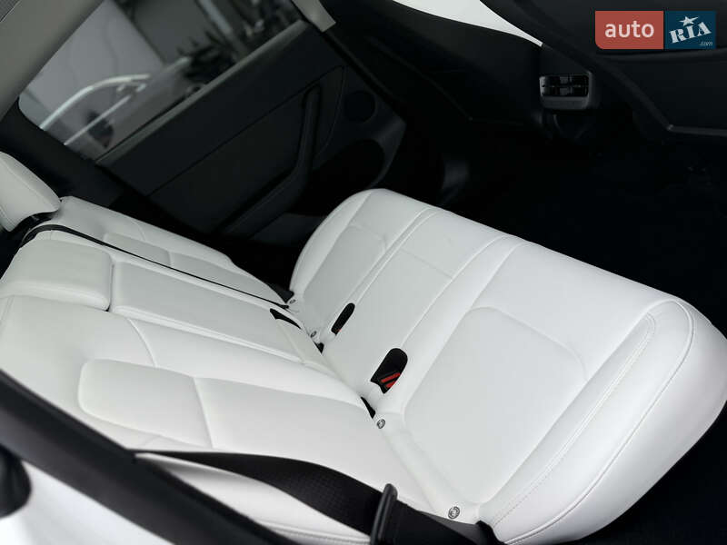 Внедорожник / Кроссовер Tesla Model Y 2024 в Дрогобыче