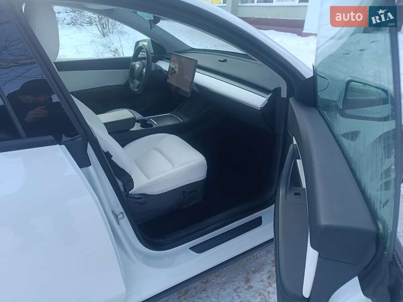 Внедорожник / Кроссовер Tesla Model Y 2021 в Чернигове