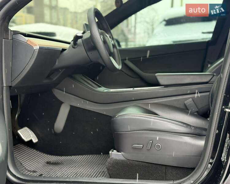 Внедорожник / Кроссовер Tesla Model Y 2021 в Киеве