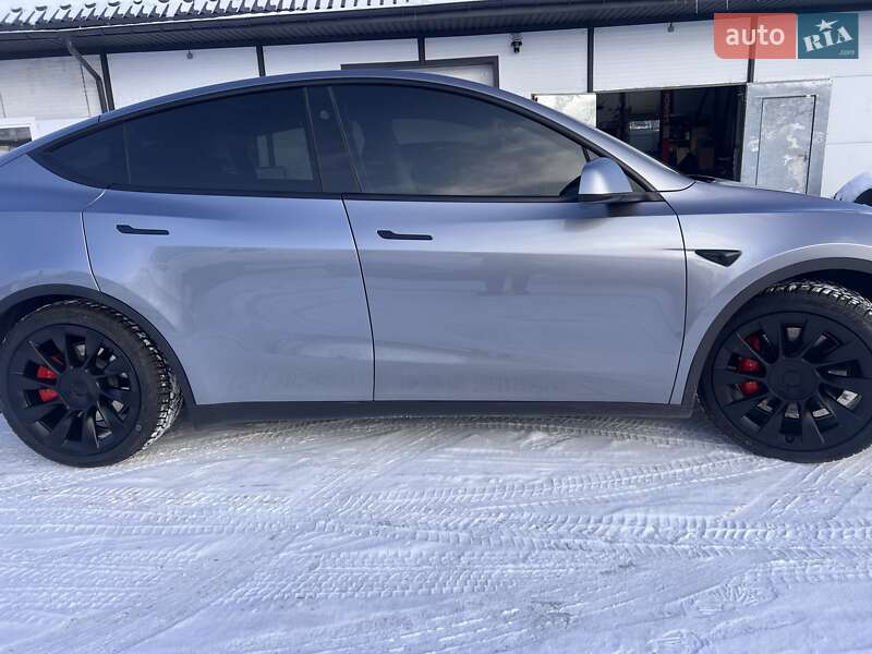 Позашляховик / Кросовер Tesla Model Y 2024 в Києві