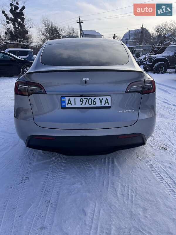 Позашляховик / Кросовер Tesla Model Y 2024 в Києві