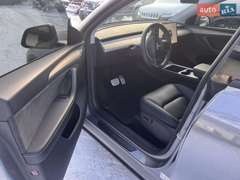 Позашляховик / Кросовер Tesla Model Y 2024 в Києві