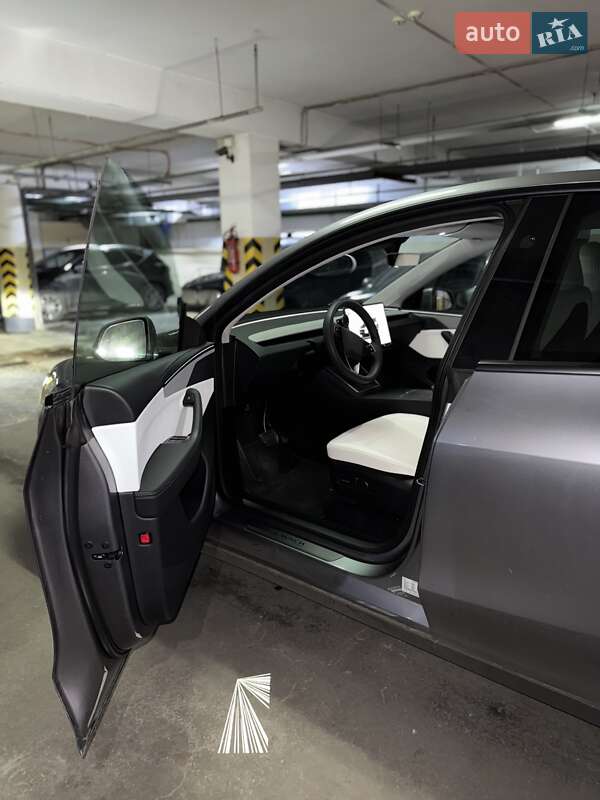 Внедорожник / Кроссовер Tesla Model Y 2025 в Киеве